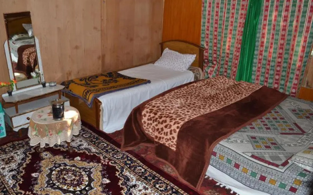 Houseboat Switzerland