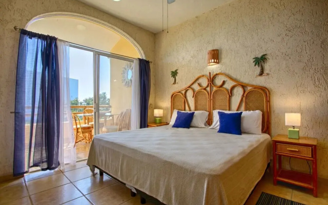 Condominios Nuevo 12 2 BR by Casago