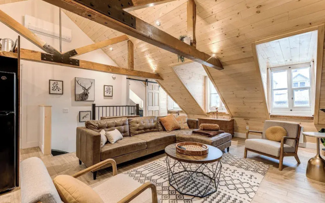 Gorgeous 3 Bedroom 2-floor Old Townhouse