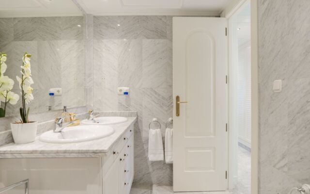 Esmeralda Coral Beach Marbella 2 bed Apt