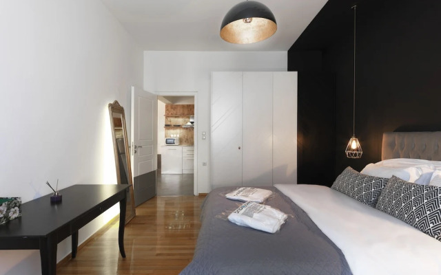 Athenian Apartment with Hot Tub