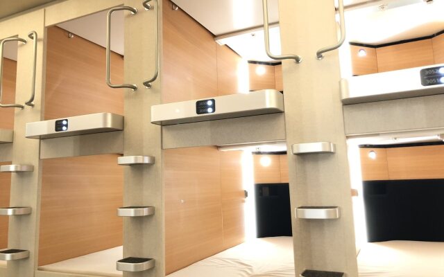 Capsule inn Osaka - Caters to Men