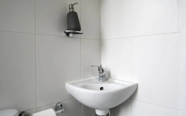 2 Bedroom Flat Near City Centre