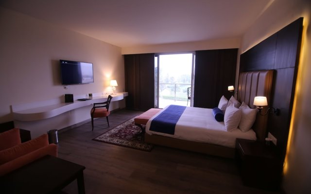 Defence Raya Golf & Country Club in Lahore, Pakistan from 85$, photos, reviews - zenhotels.com guestroom