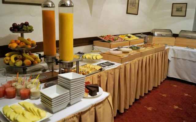 Hotel U Tri Pstrosu