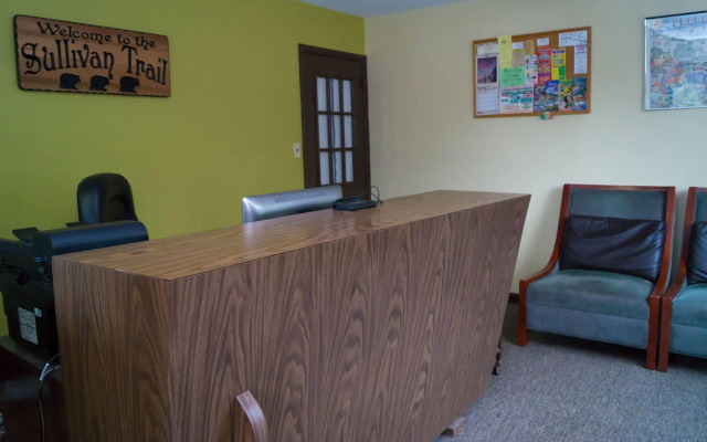 Sullivan Trail Inn & Suites