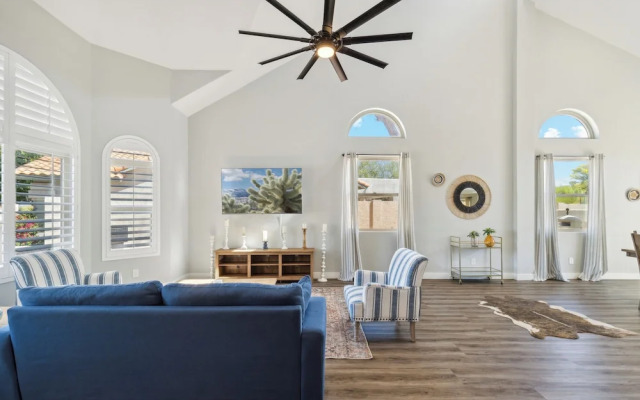 Red Mountain Retreat 5 BDR w/ Heated Pool!