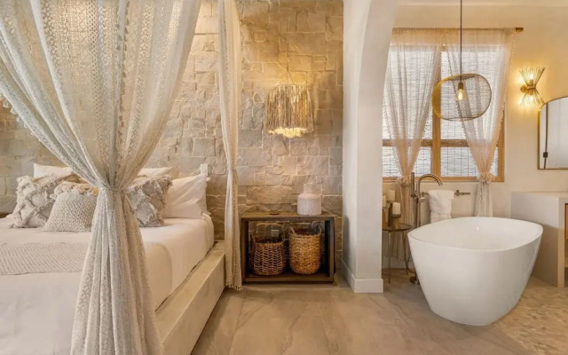 Luxe Villa Tulum in Indio