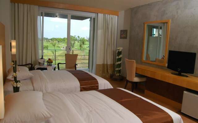 Uniland Golf & Resort
