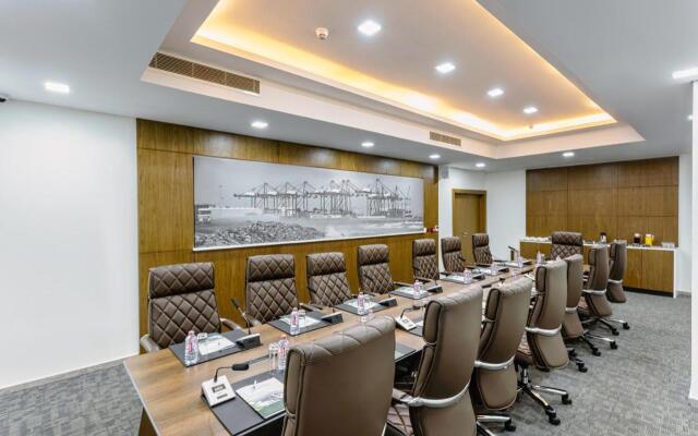 Alisa Hotel Tema