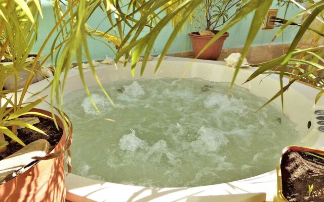 Royal Oasis Condo by PRP