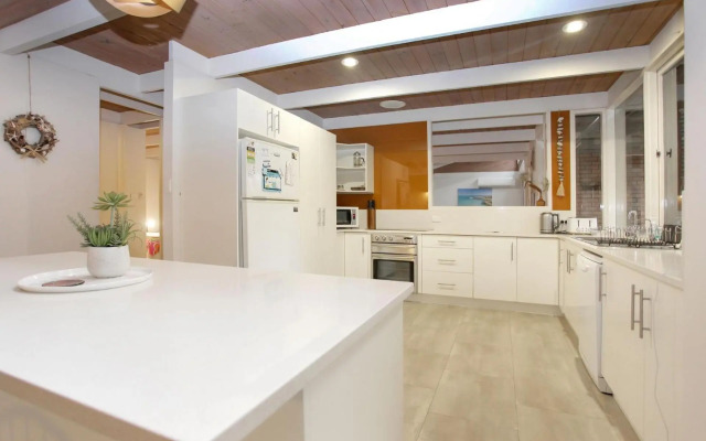 Large 4 Bedroom Home - Pet Friendly