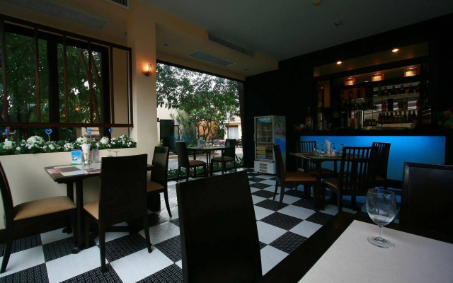 Siam Society Hotel & Resort