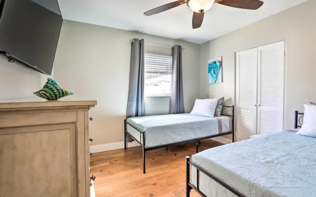 9 Mi to Beaches: Home w/ Pool & Patio in Bradenton