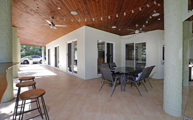 Tropical Villa Bella with Private Pool