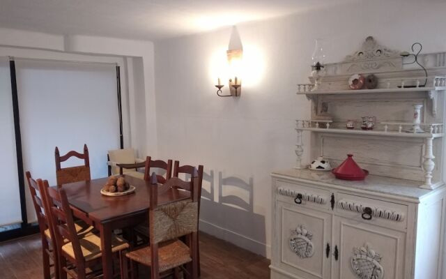 Charming 2-bed House in Sesimbra