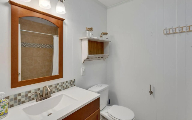 4122 - Blue White Haven