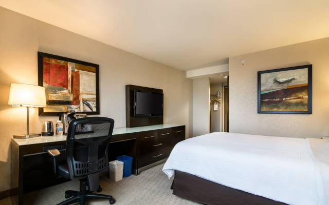 Holiday Inn Vancouver Centre by IHG