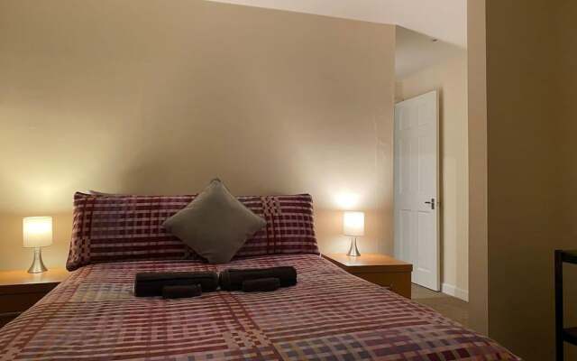 Apartment - Sleeps 2 - Pet Friendly - Parking