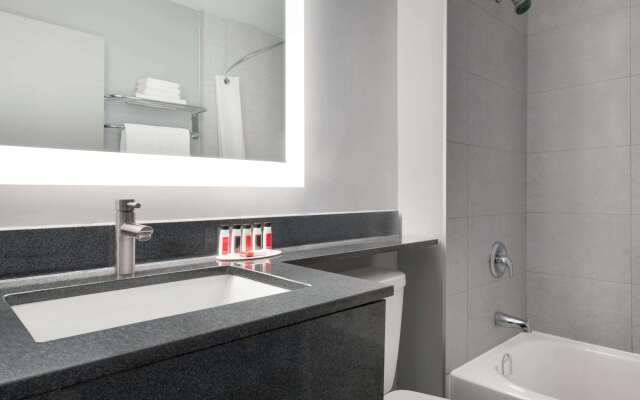 Super 8 by Wyndham Windsor/Dougall