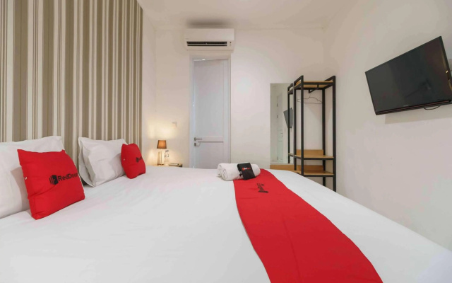 RedDoorz Plus near Exit Toll Puncak 2 — 3-star hotel in Ciawi
