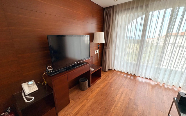 Raon Hotel & Resort
