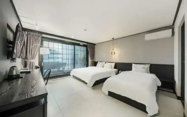Almond Hotel Busan Gupo