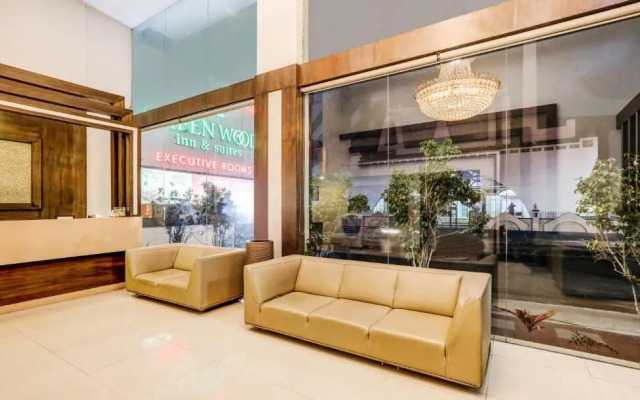 Itsy By Treebo - Greenwood Inn And Suites