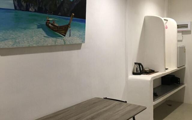 La Marina Khlong Nin Beach