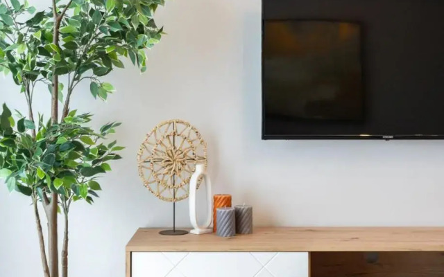Superb City View - Bright & Stylish - 2BR