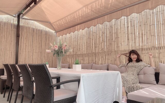 Dalian Luck Art Hotel