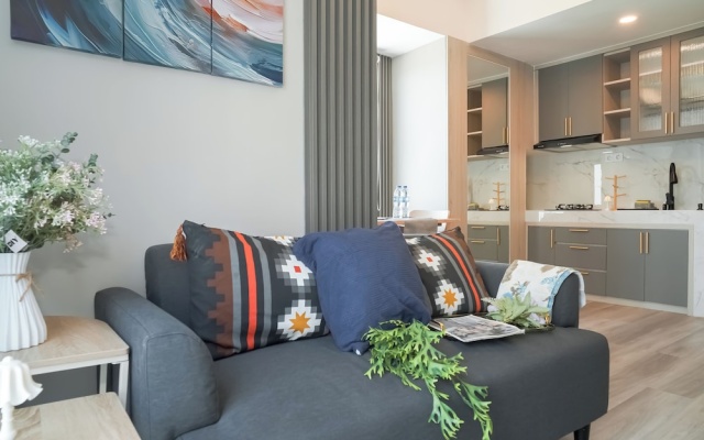 Contemporary And Enjoyable 1Br At Apartment Tokyo Riverside Pik 2 – Guest Rooms – Jakarta