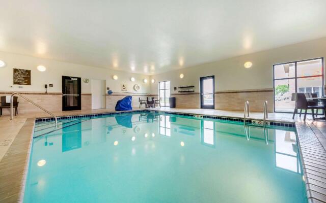 Sleep Inn & Suites Devils Lake