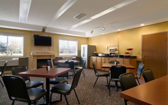 Econo Lodge Whitehall near Michigan's Adventure