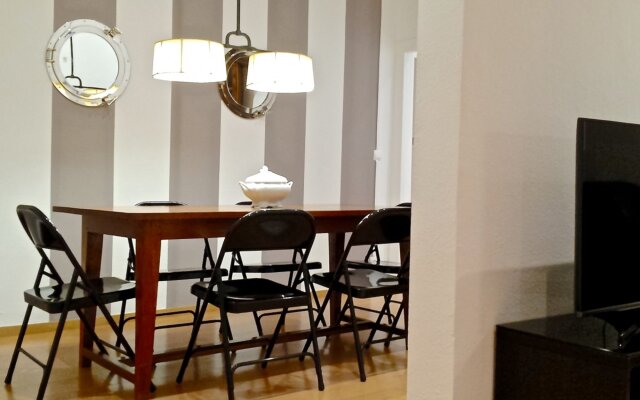 Smart 3BR balconies in historical Gothic - MACCA