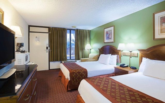 Days Inn by Wyndham Lafayette/University