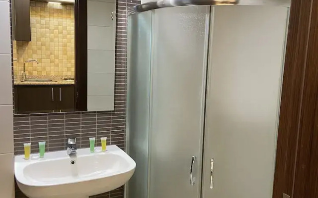 7 Days Hotel