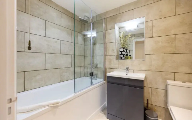 The Goodge Street Place - Bright 2bdr Flat