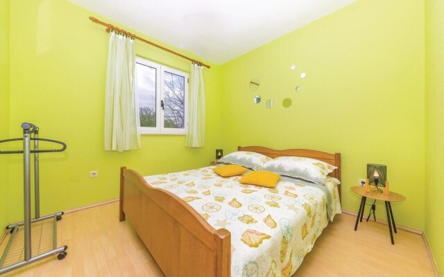 Nice Home in Kastel Luksic With Wifi and 6 Bedrooms