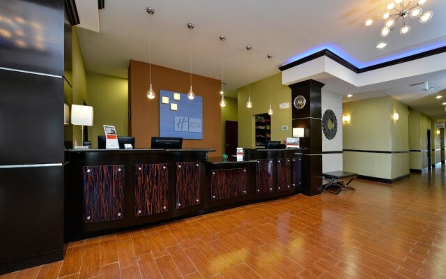 Holiday Inn Express & Suites Alva