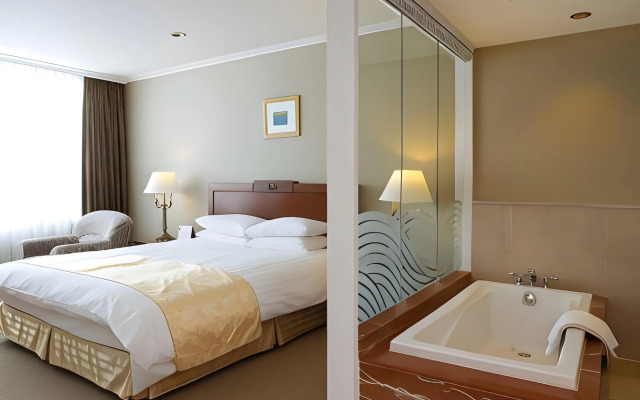High1 Palace Hotel & CC