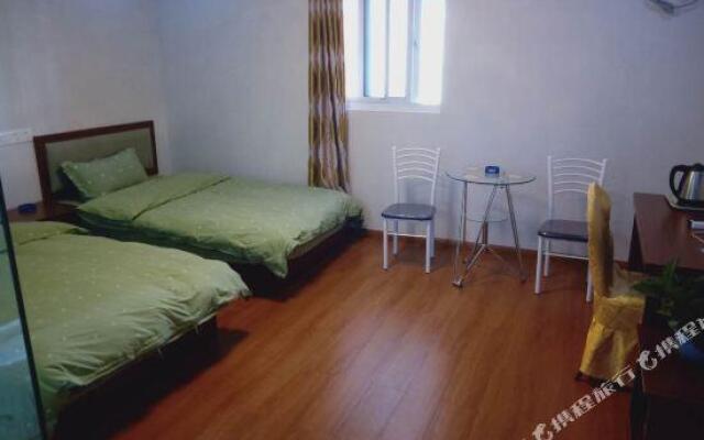 Zhenjiang passer-by house hotel
