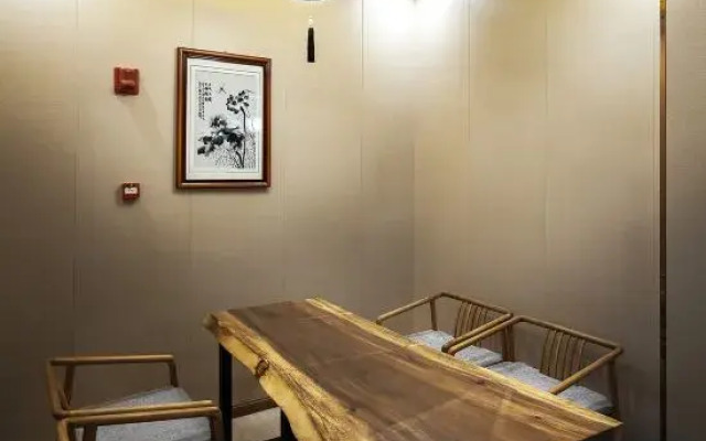 Lingshui dream Sky Lake Hot Spring Hotel