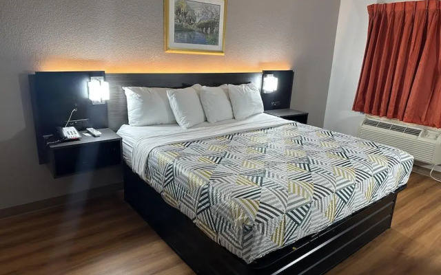 Motel 6 Alvarado, TX