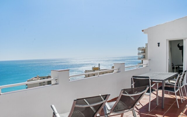 Beachclose Apartment with Large Terrace and Pool Ref 6