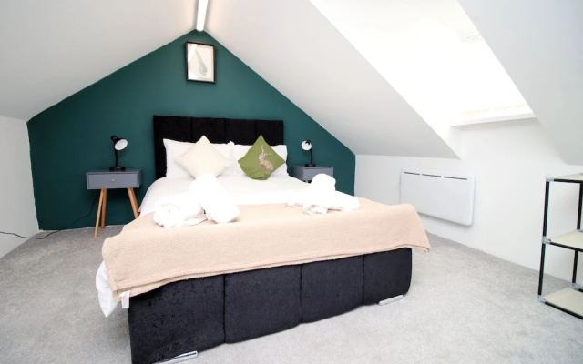 Skyline Immaculate 2-bed Apartment in Swansea
