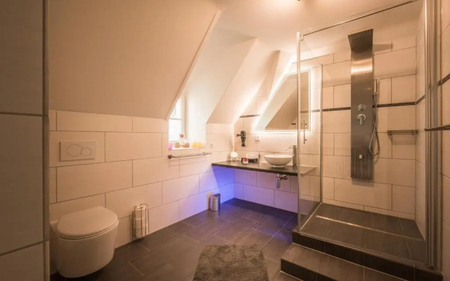 Max Aviation Villa & Apartments