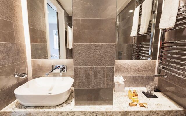 Clarendon Suites