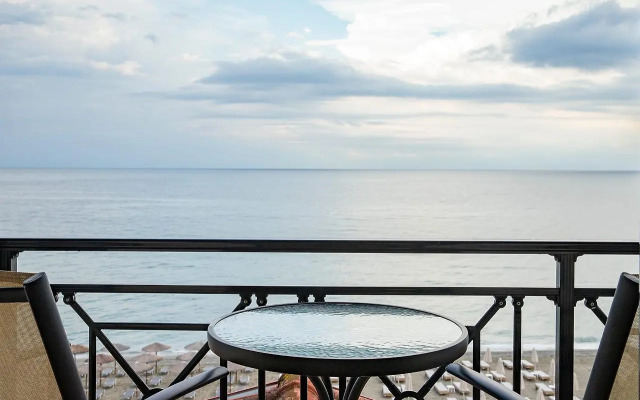 OCEANA Beach Hotel