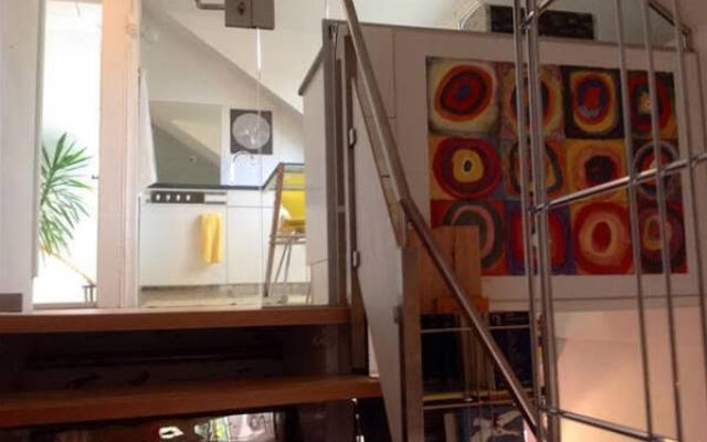 Artistshouse Bed with Kitchen